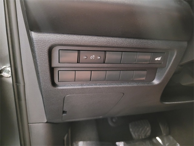 Vehicle image 27 of 29