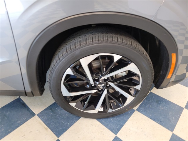 Vehicle image 8 of 29