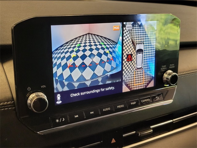 Vehicle image 17 of 29