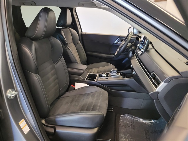 Vehicle image 10 of 29