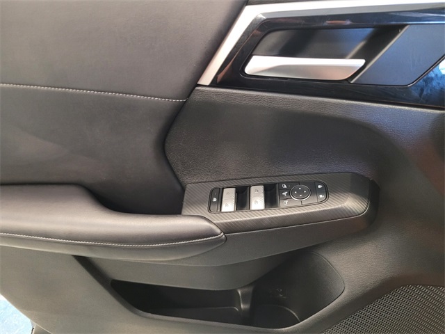 Vehicle image 22 of 29