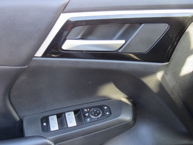 Vehicle image 22 of 45