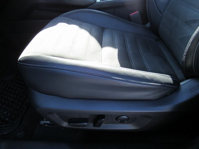 Vehicle image 23 of 45