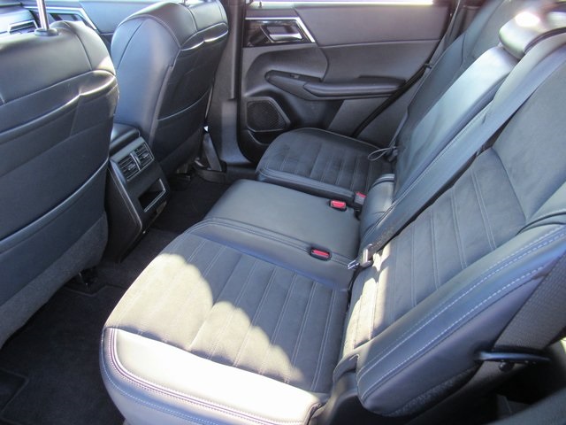 Vehicle image 19 of 45