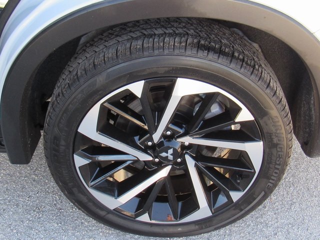 Vehicle image 17 of 45