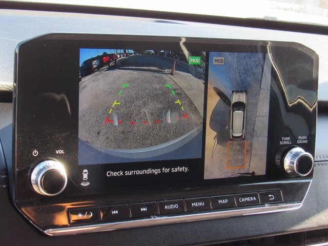 Vehicle image 25 of 45