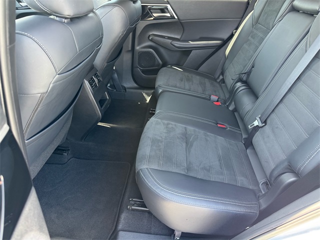 Vehicle image 11 of 25