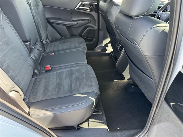 Vehicle image 10 of 25