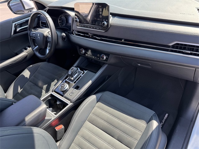 Vehicle image 14 of 25