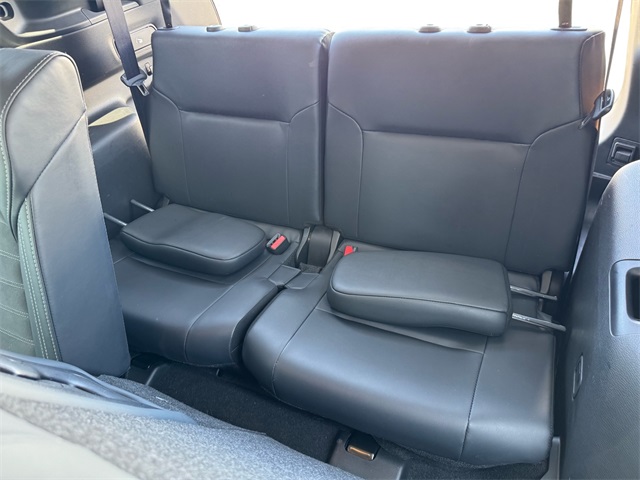 Vehicle image 9 of 25