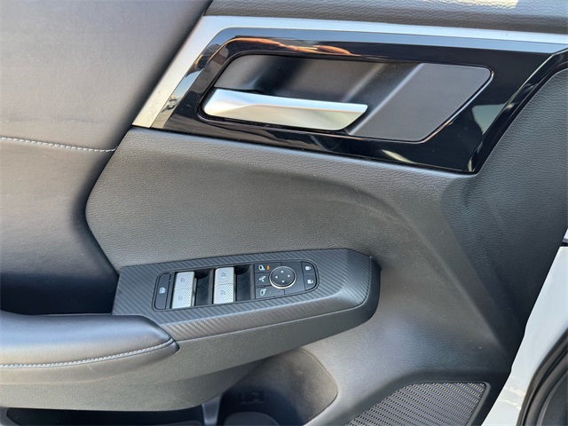 Vehicle image 22 of 25
