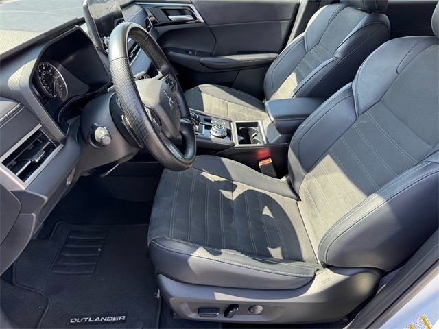 Vehicle image 13 of 25
