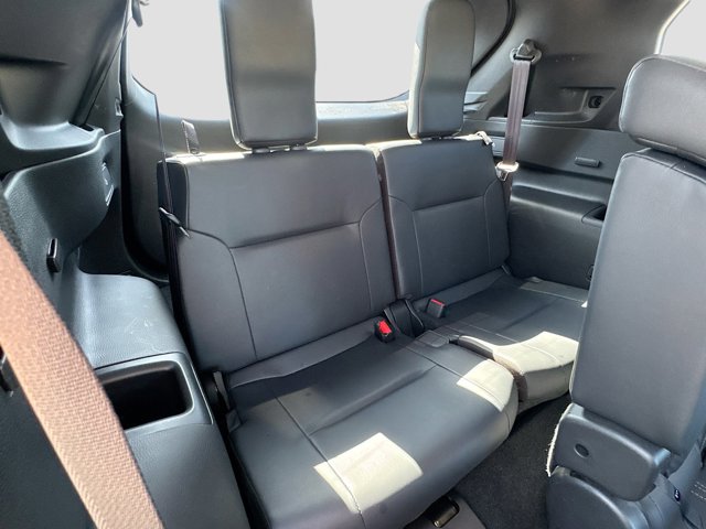 Vehicle image 16 of 48