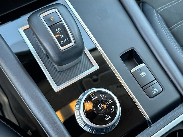 Vehicle image 32 of 48