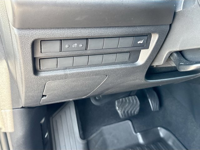 Vehicle image 29 of 48