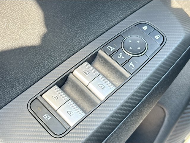 Vehicle image 33 of 48