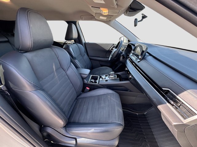 Vehicle image 44 of 48