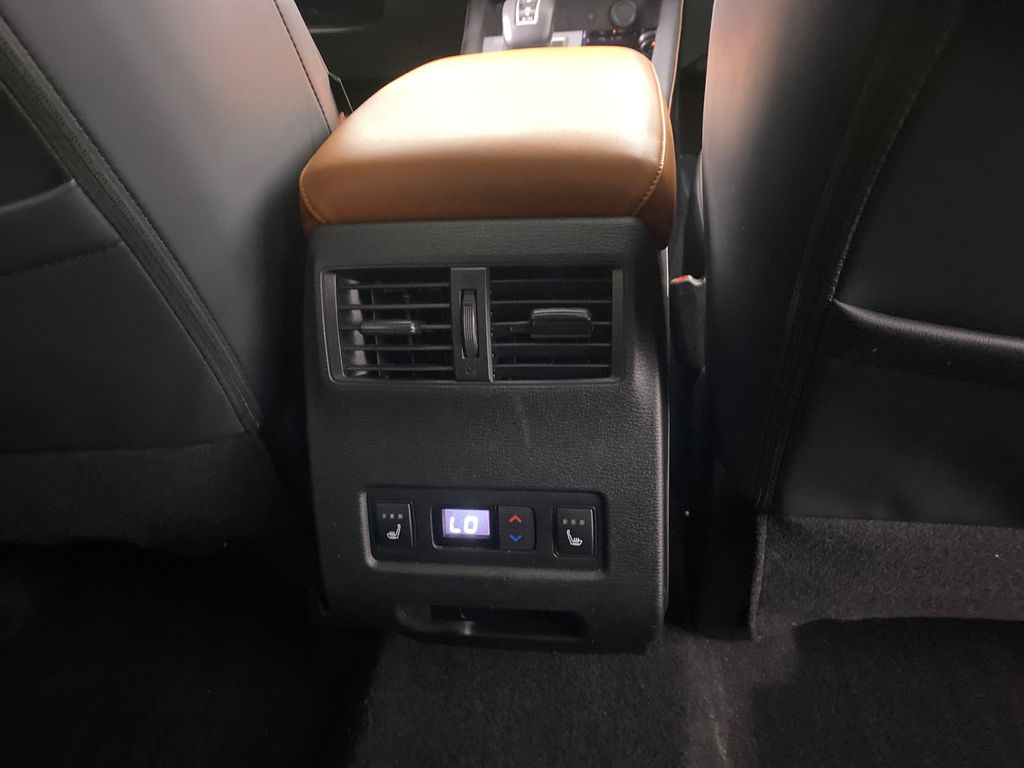 Vehicle image 14 of 29