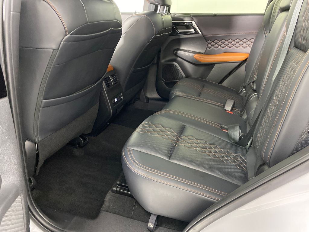 Vehicle image 8 of 29