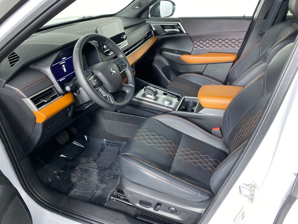 Vehicle image 17 of 29