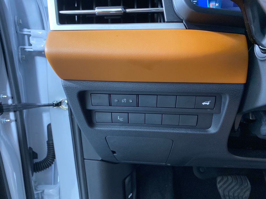 Vehicle image 19 of 29