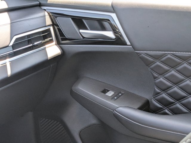 Vehicle image 16 of 27