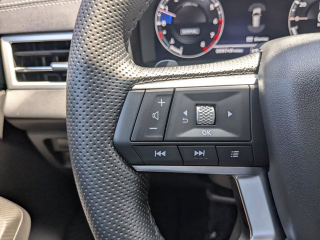Vehicle image 23 of 27