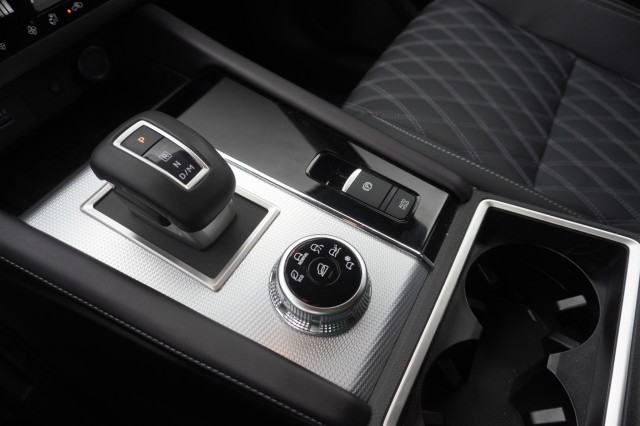 Vehicle image 28 of 37