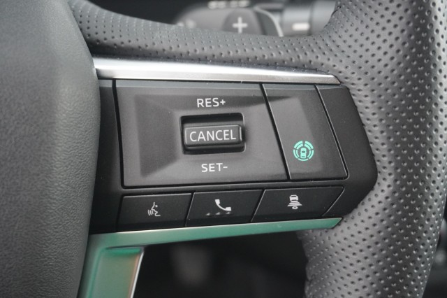 Vehicle image 25 of 37