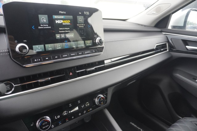 Vehicle image 29 of 37