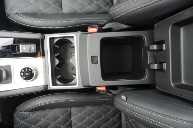 Vehicle image 32 of 37