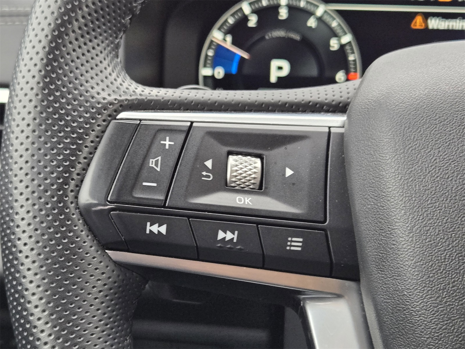 Vehicle image 27 of 32