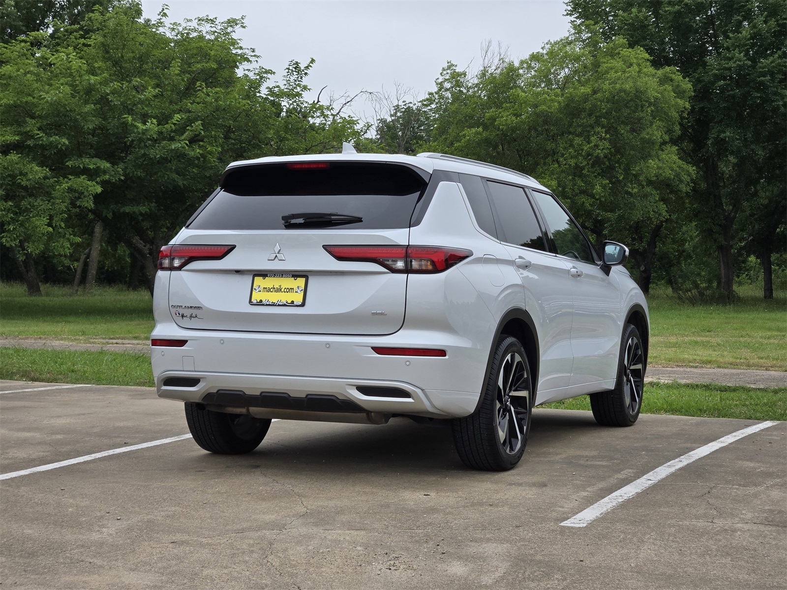 Vehicle image 4 of 32