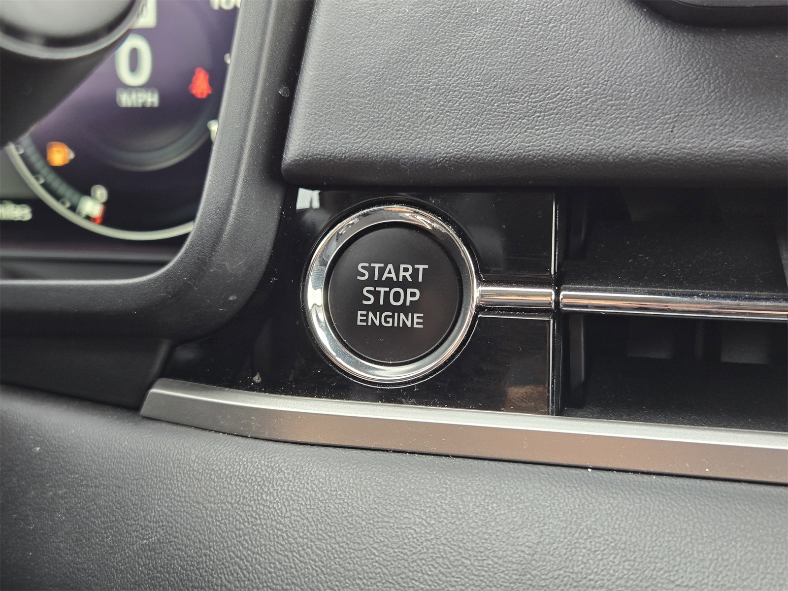 Vehicle image 21 of 32