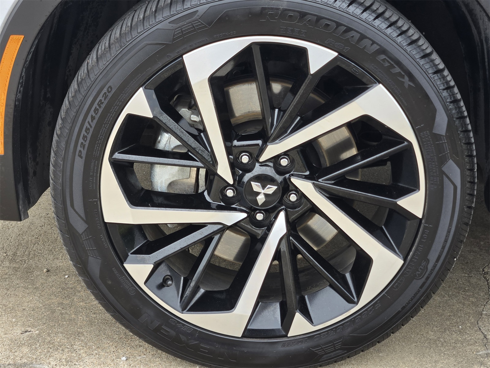 Vehicle image 9 of 32