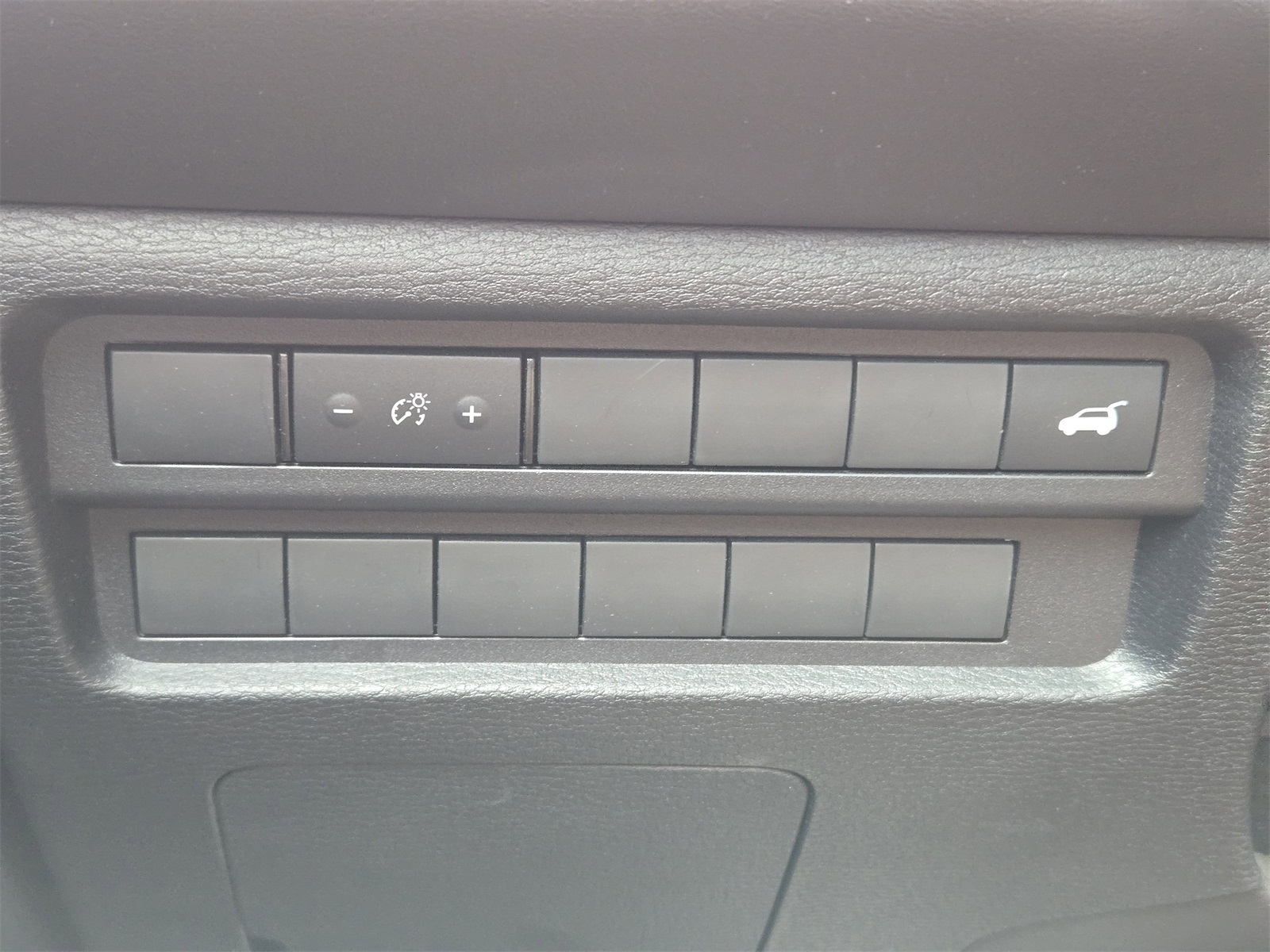Vehicle image 22 of 32
