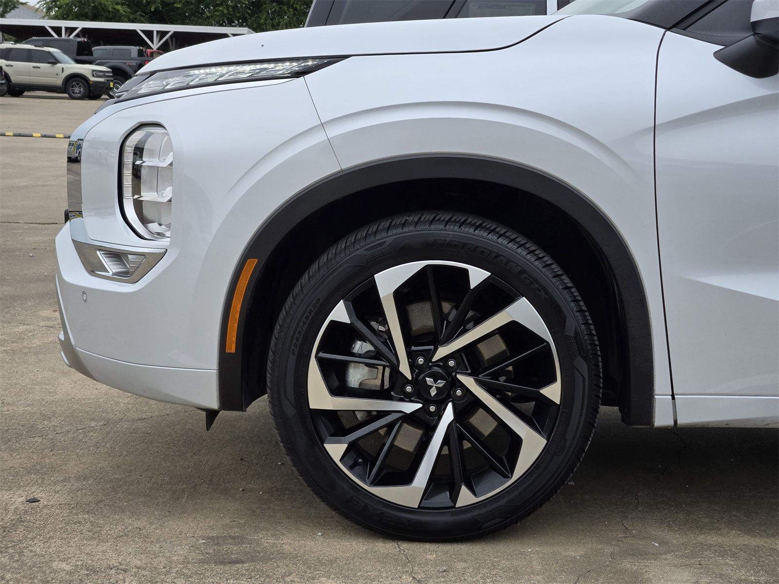 Vehicle image 8 of 32