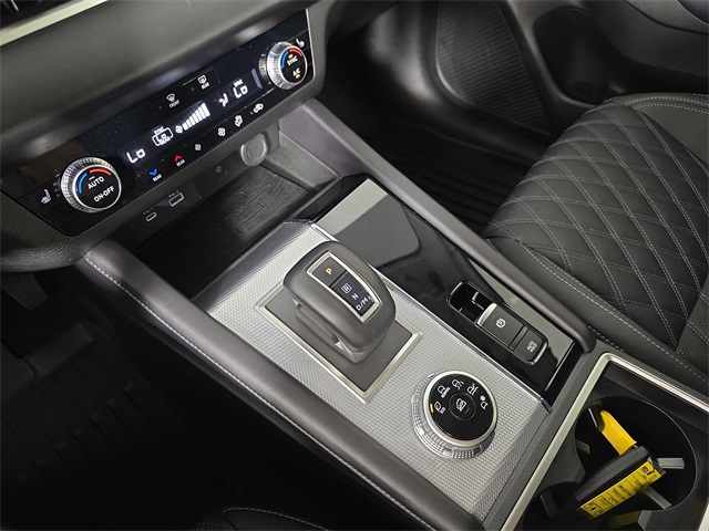 Vehicle image 19 of 38