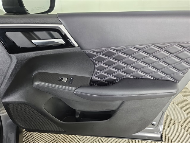 Vehicle image 35 of 38