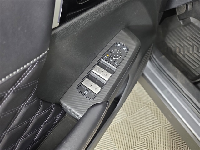 Vehicle image 29 of 38