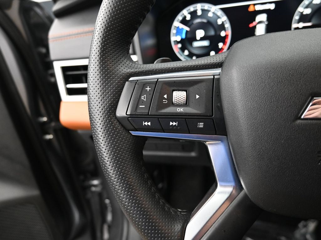 Vehicle image 33 of 39