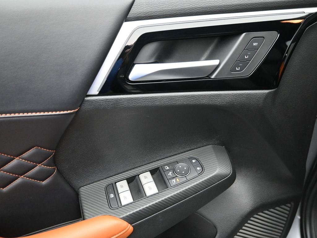 Vehicle image 22 of 39