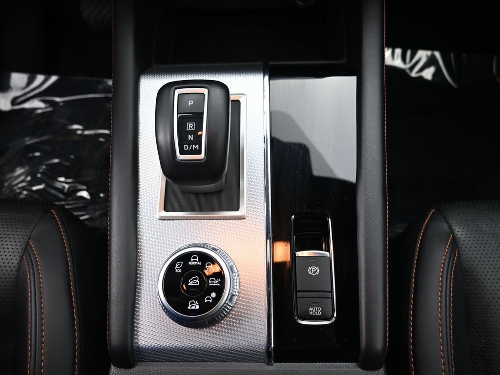 Vehicle image 27 of 39