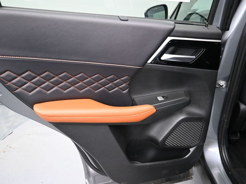 Vehicle image 17 of 39