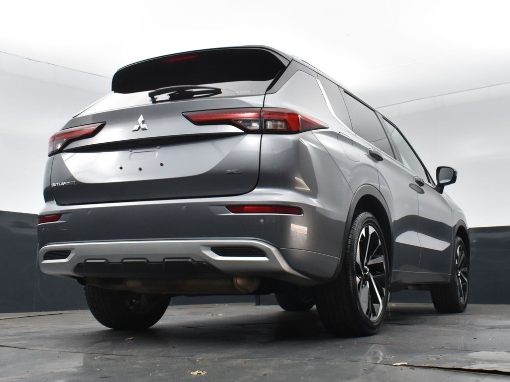 Vehicle image 10 of 39