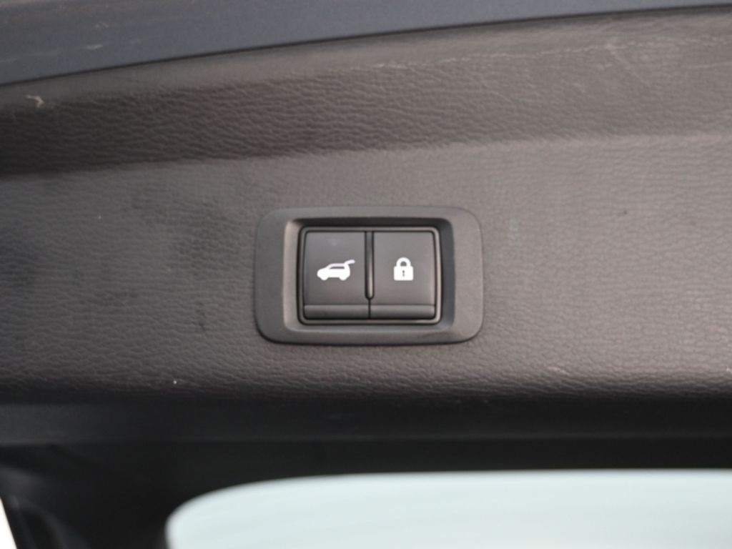 Vehicle image 16 of 39
