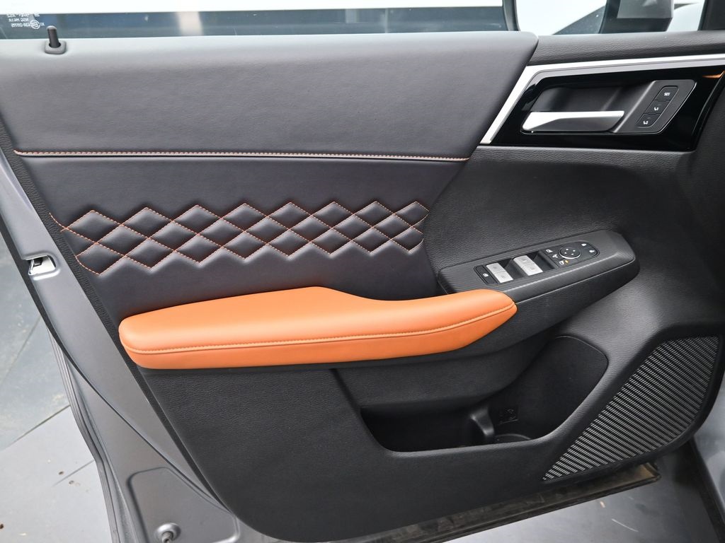 Vehicle image 21 of 39