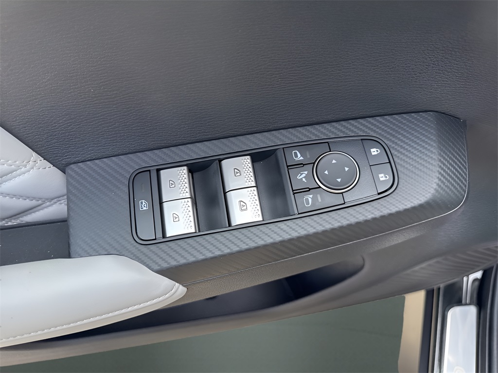 Vehicle image 18 of 30