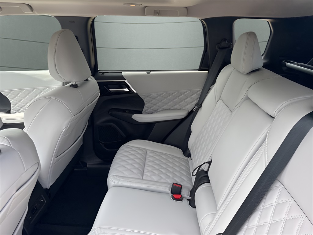 Vehicle image 16 of 30