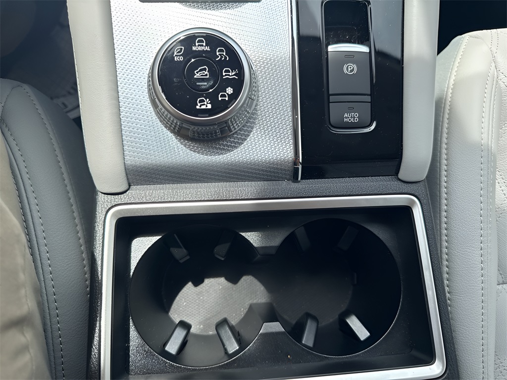 Vehicle image 24 of 30